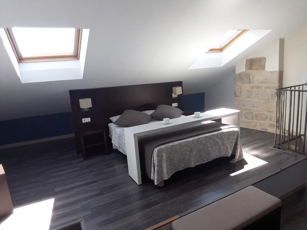 Apartamentos Sol De Mayo Убеда Екстер'єр фото