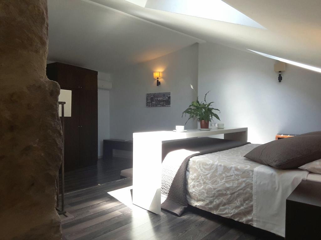 Apartamentos Sol De Mayo Убеда Екстер'єр фото