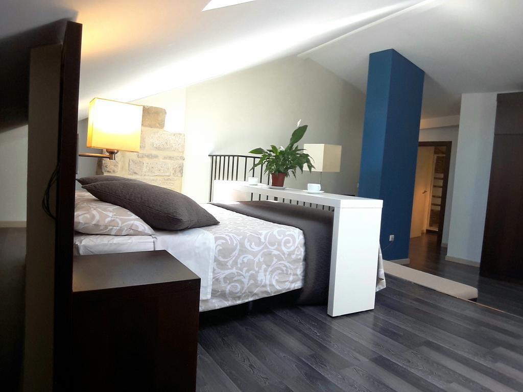 Apartamentos Sol De Mayo Убеда Екстер'єр фото
