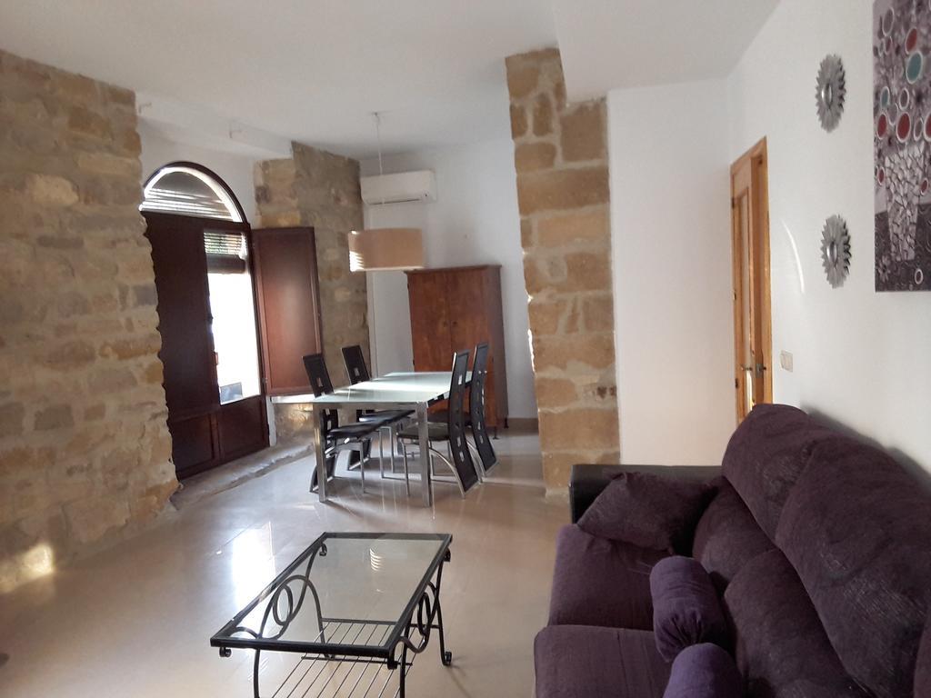 Apartamentos Sol De Mayo Убеда Екстер'єр фото