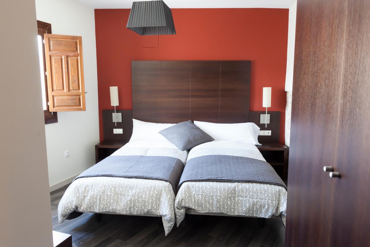 Apartamentos Sol De Mayo Убеда Екстер'єр фото