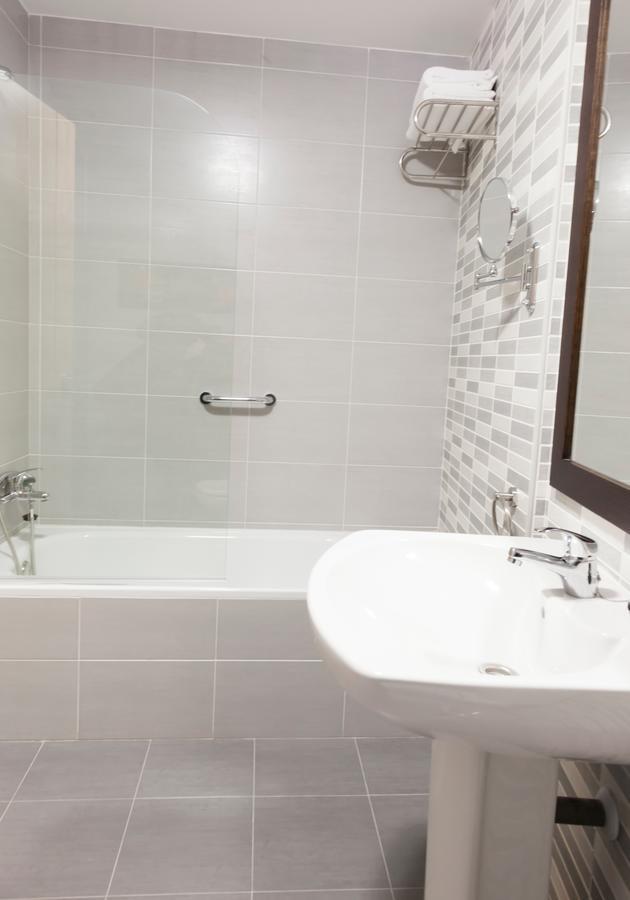 Apartamentos Sol De Mayo Убеда Екстер'єр фото