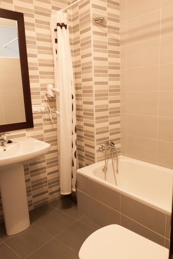 Apartamentos Sol De Mayo Убеда Екстер'єр фото
